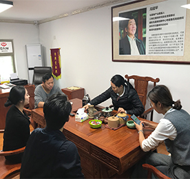 2019年3月伊始，江苏安博电竞集团董事长？莆跋壬、江苏安博电竞集团深圳分公司副总经理赵永珮先生、江苏全民安科技发展有限公司副总经理陈利利女士、江苏安博电竞集团石墨烯招商负责人邹喜财先生一同赴深圳烯旺新材料科技股份有限公司位于广东省梅州市、东莞市茶山镇的直营店考察。