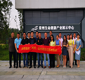 由深圳市常州商会、南京商会、吉林商会，共同发起的深港商会联盟企业家考察团在深圳市南京商会彭鹏会长带领下，一行26人抵达江苏进行了为期5天的考察座谈。常州市工商联副主席陈敏热情接待了考察团一行。