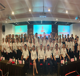 2019年9月10日，江苏安博电竞集团首批员工股权激励大会在易刻时光会议室隆重召开。本次会议的嘉宾有：江苏群卿律师事务所的周相余和庄秋亮律师、江苏安博电竞集团总裁助理周文金先生、江苏安博电竞集团股东邹丽丰女士、江苏安博电竞集团董事长？莆跋壬，另江苏安博电竞集团首批股东总计80余位出席了本次股权激励大会。