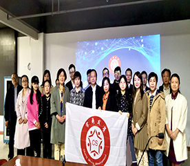 2019年10月27日，常商企业发展企业家分享交流会在安博电竞新零售3楼会议室召开。来自常商企业发展的部分企业家们和北京和君商学的学子们共三十余人参加本次交流会。