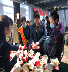2020年4月18日至4月19日，安博电竞集团旗下龙城黄金“翡翠厂家直销会”在新街新零售四楼福舍盛大开幕。琢艺翡翠师傅与您匠心共鉴，千余件精品翡翠任您挑选。
